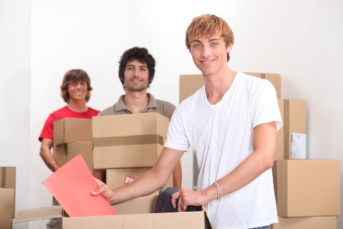 A local moving team planning access and parking in Southlondon
